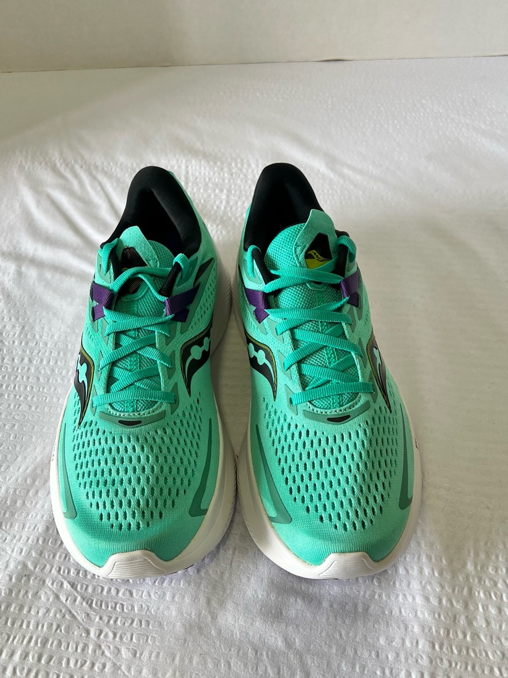 Saucony Women’s Mint Green Athletic Running Shoes with Purple Accents
